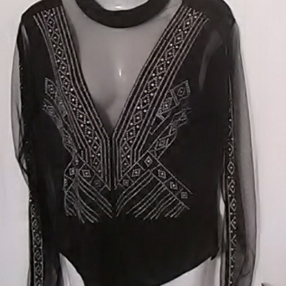 Body blouse snap between the leg